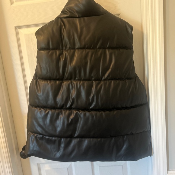 Gap Relaxed Faux Leather Vest - Picture 9 of 10